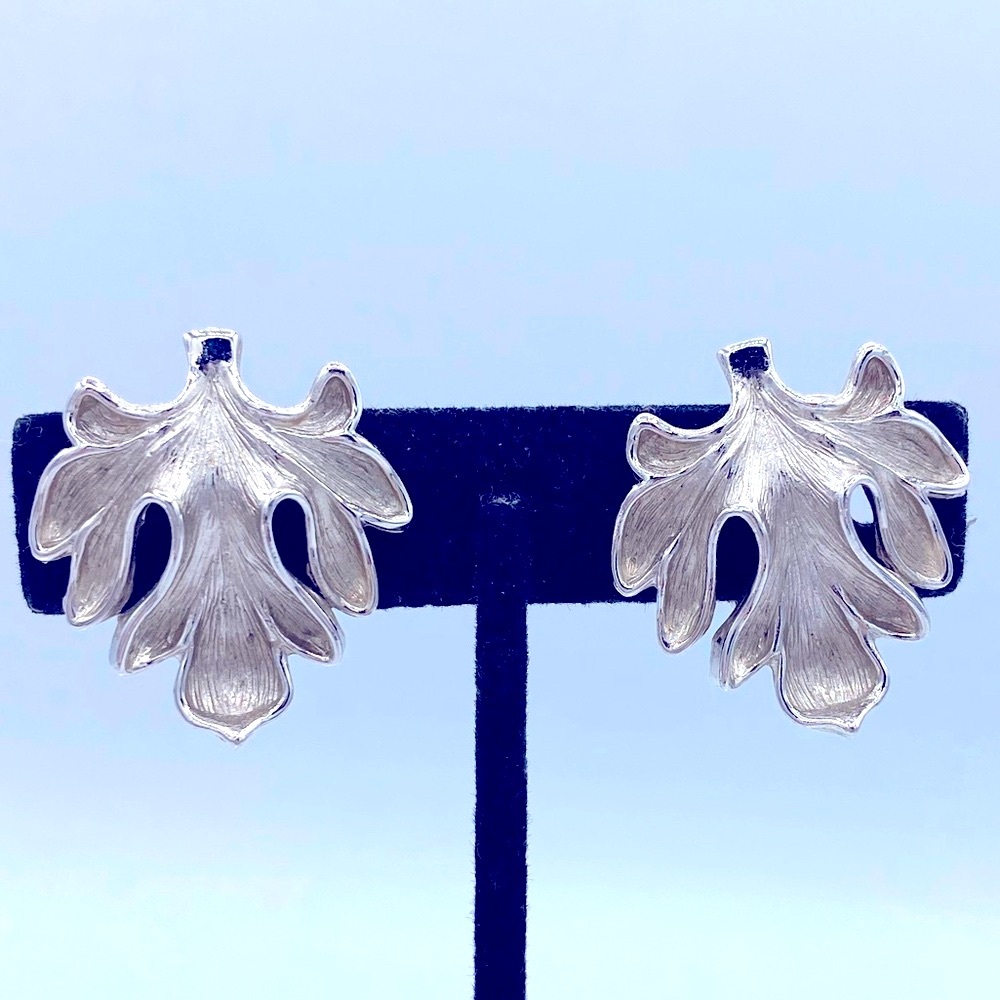 Vintage Napier Silver Tone Dimensional Leaf Design Clip On Earrings Signed